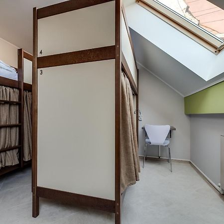 Ostriv Hostel Лвив Екстериор снимка