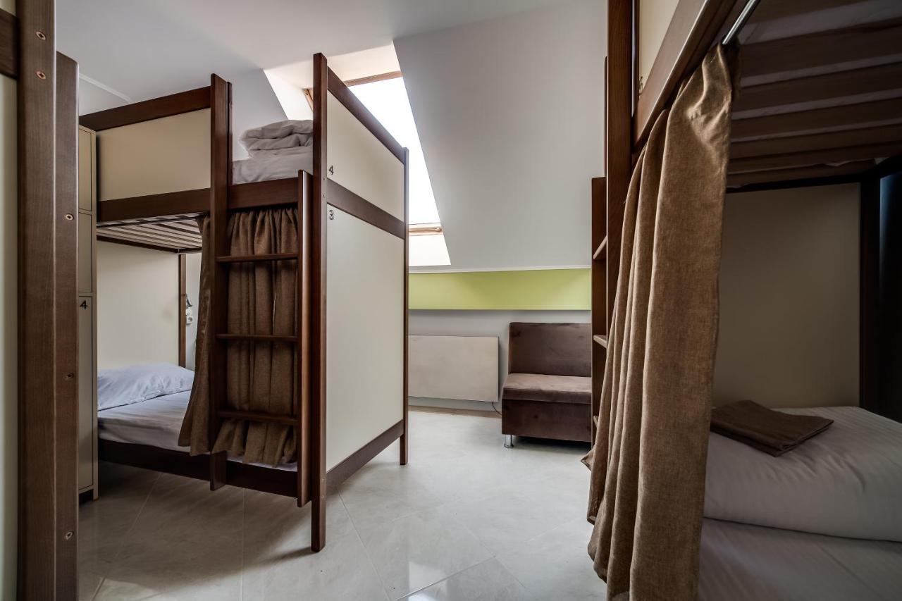 Ostriv Hostel Лвив Екстериор снимка