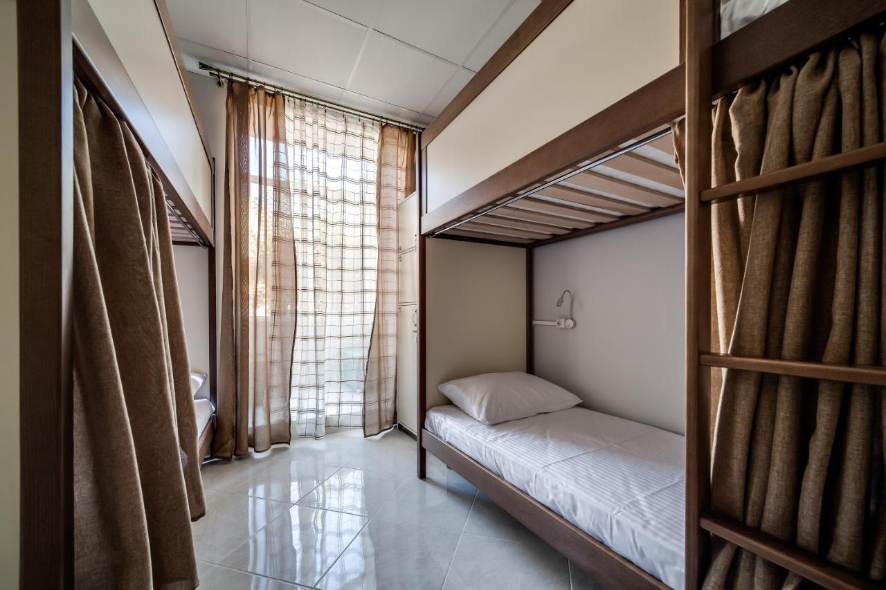 Ostriv Hostel Лвив Екстериор снимка