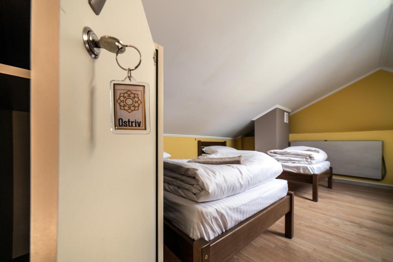Ostriv Hostel Лвив Екстериор снимка
