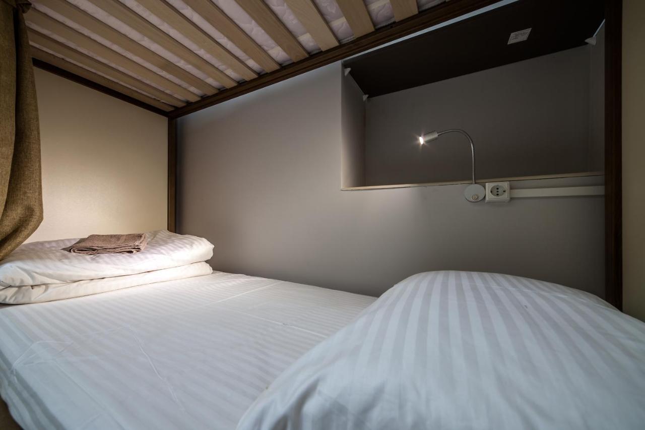 Ostriv Hostel Лвив Екстериор снимка