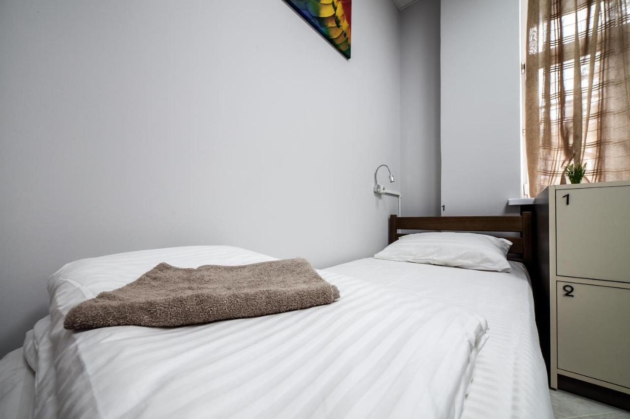 Ostriv Hostel Лвив Екстериор снимка