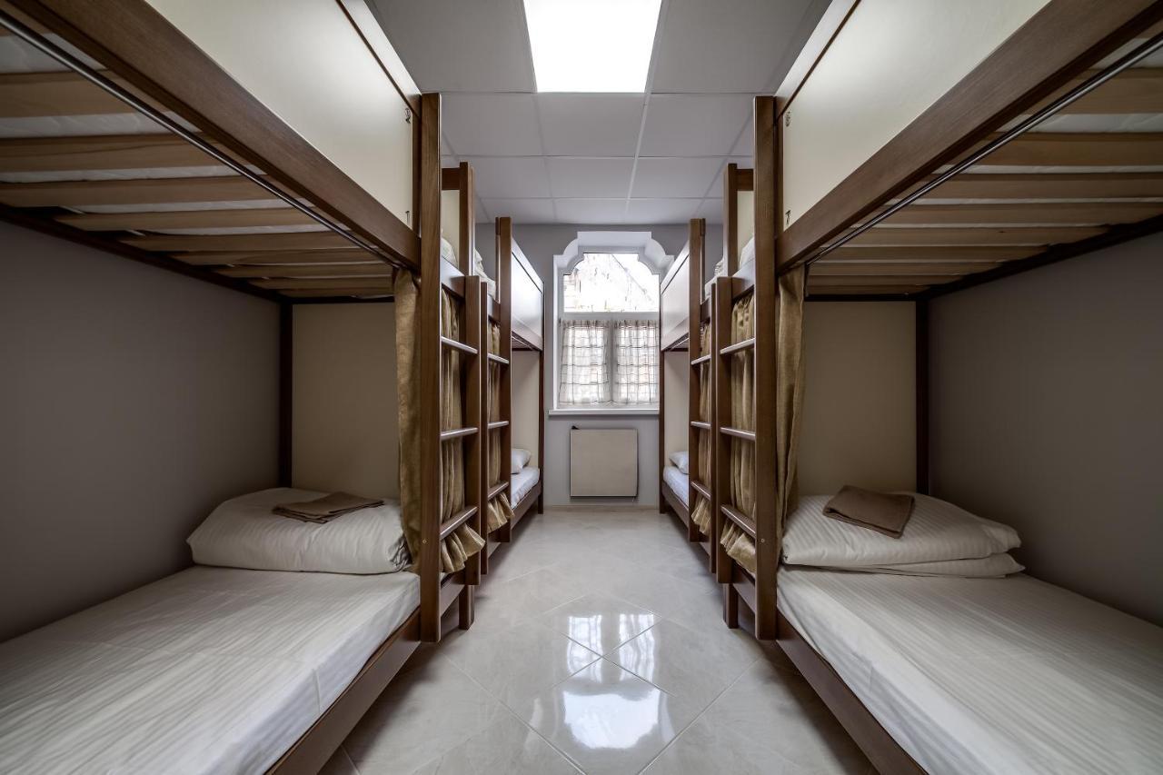 Ostriv Hostel Лвив Екстериор снимка