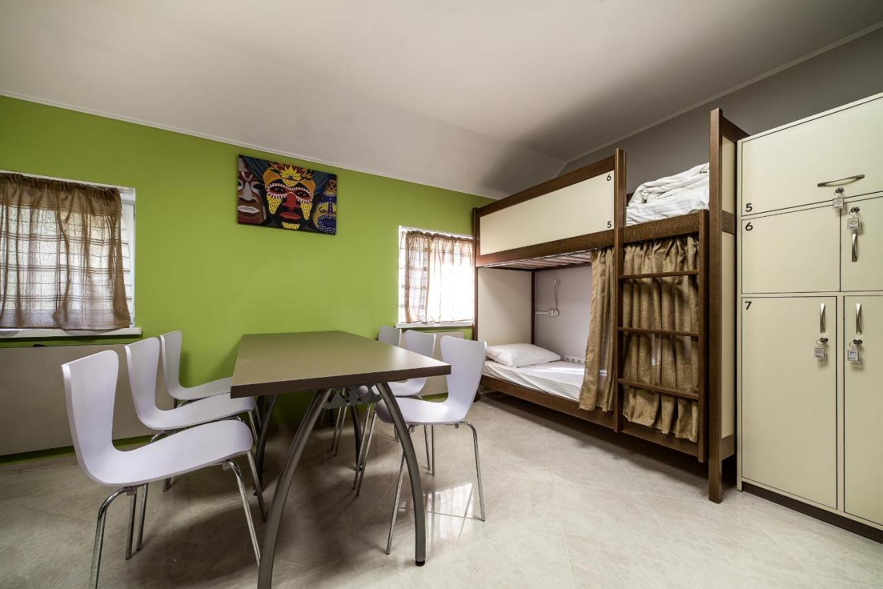 Ostriv Hostel Лвив Екстериор снимка