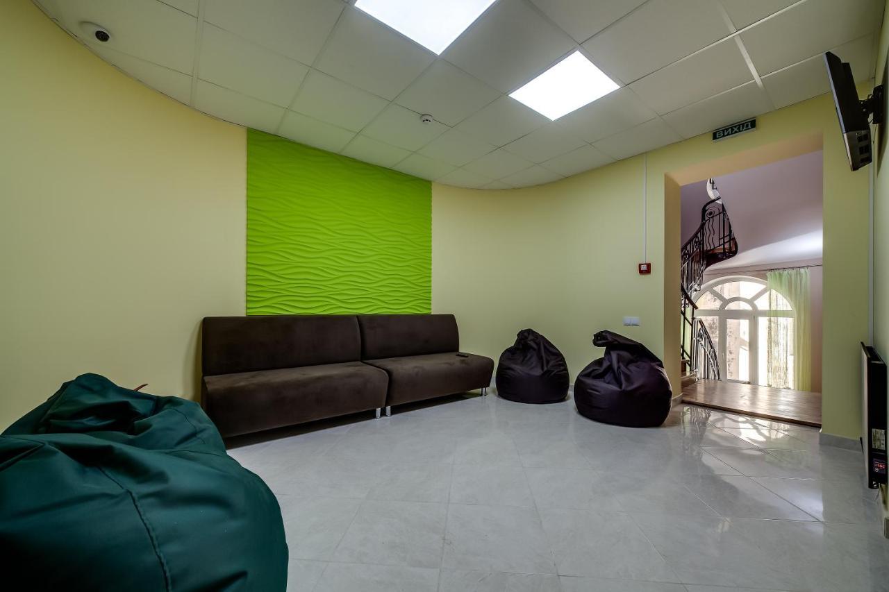 Ostriv Hostel Лвив Екстериор снимка