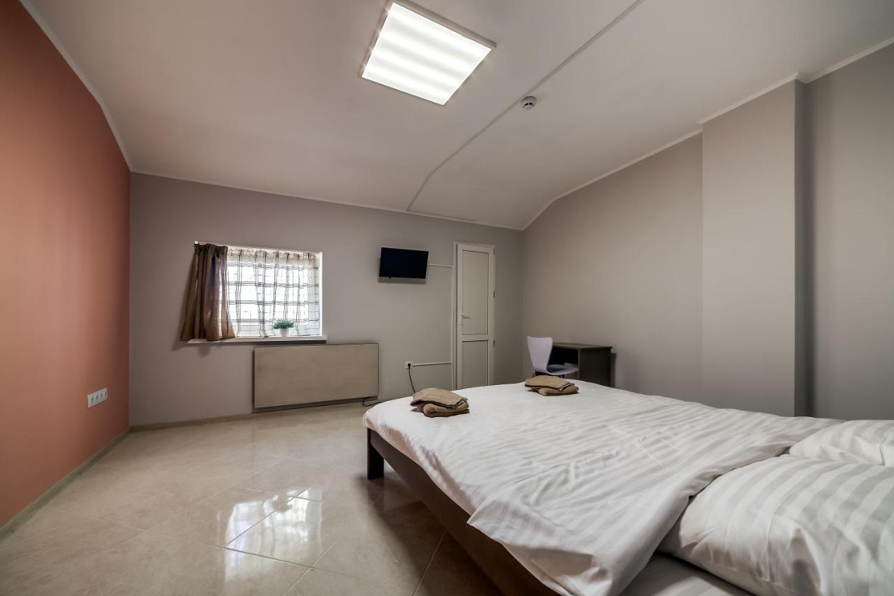 Ostriv Hostel Лвив Екстериор снимка