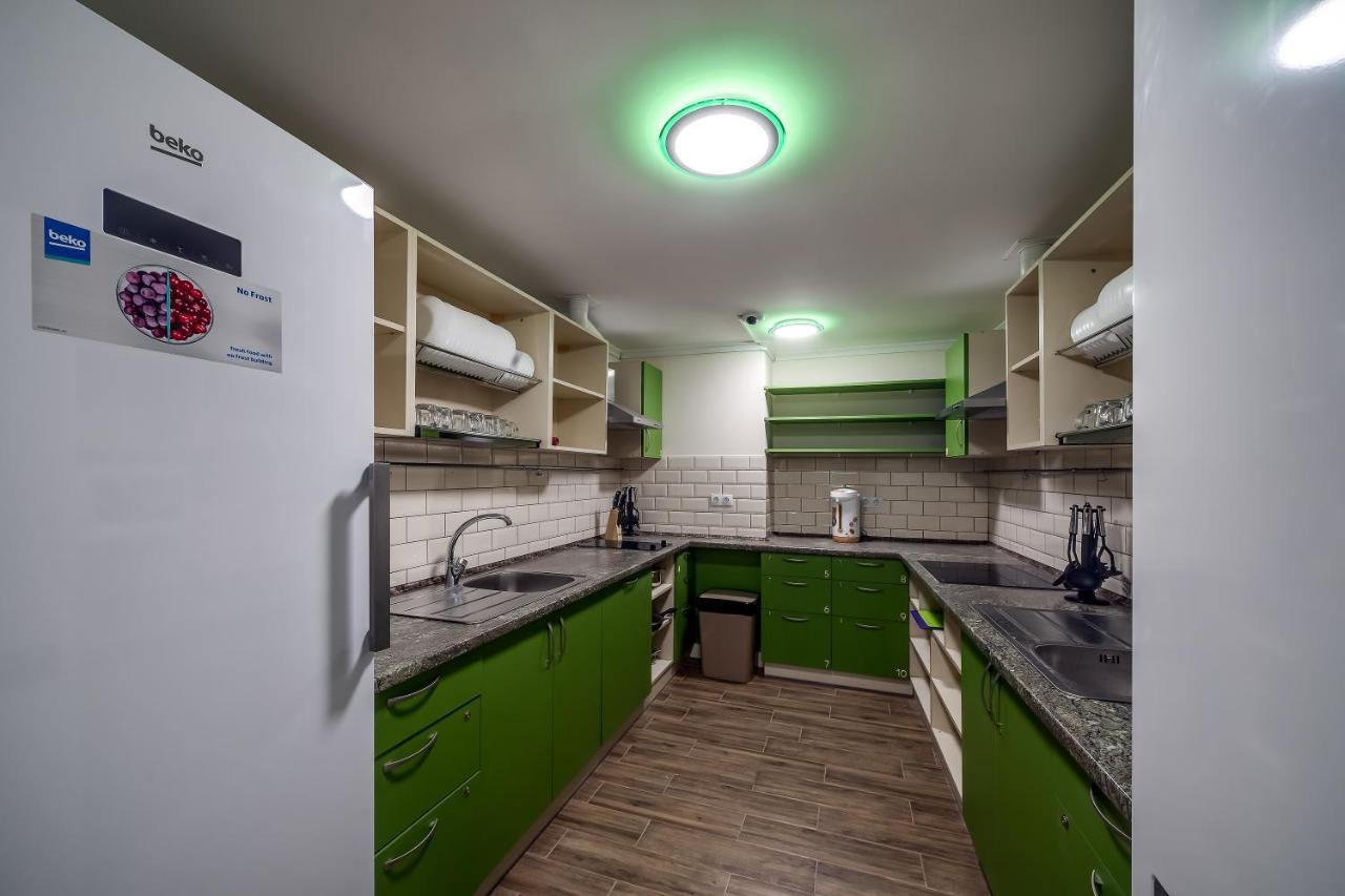 Ostriv Hostel Лвив Екстериор снимка